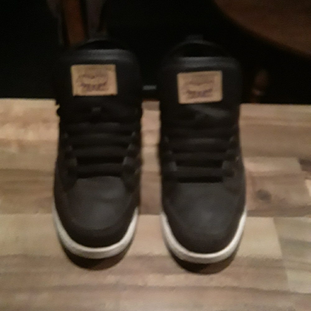 Levi's high top shoes